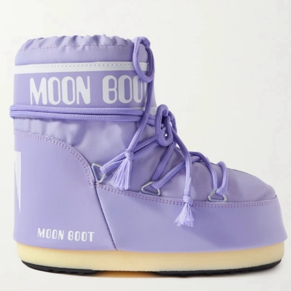New moon boots,size 5.5-7